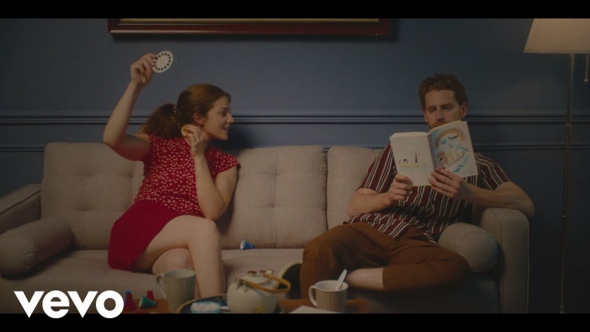 Voici le nouveau clip de clio "déjà venise" Voici le nouveau clip de Clio « Déjà Venise »