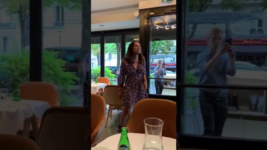 Les explications d'élisa tovati après son faux pétage de plombs dans un restaurant Les explications d’Élisa Tovati après son faux pétage de plombs dans un restaurant