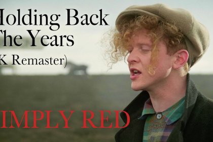 Avant et maintenant : Le chanteur Michael Hucknall (Simply Red) – VIDÉOS