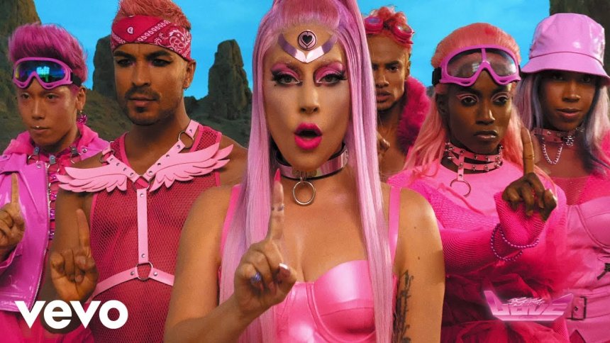 Lady Gaga : voici son nouveau clip “Stupid Love”