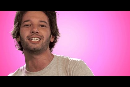 Brigitte Macron transformée en Wonder Woman dans le clip d&rsquo;Olivier Miller