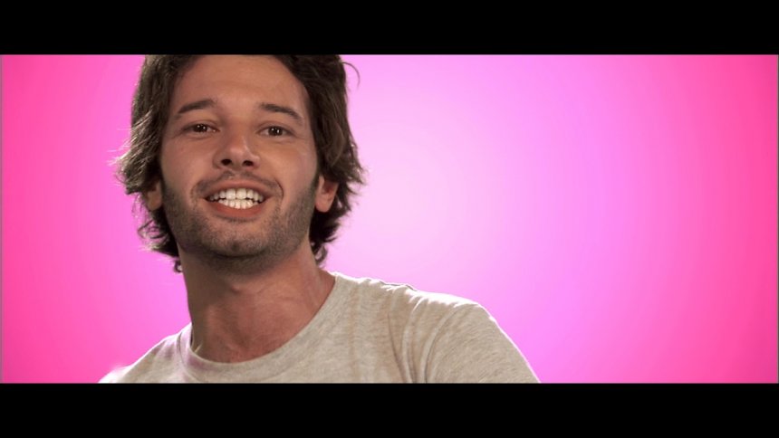 Brigitte Macron transformée en Wonder Woman dans le clip d&rsquo;Olivier Miller