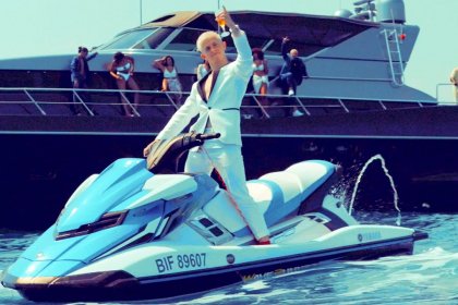 VIDÉO Le Youtubeur Michou dévoile le  clip « Dans le club »