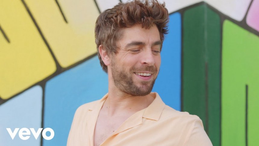 Agustín galiana rêve d'un "duel au soleil" dans son nouveau clip Agustín Galiana rêve d’un « Duel au soleil » dans son nouveau clip