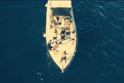 Gambino s&rsquo;envole à « Hawaï » dans son nouveau clip !