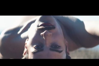 La chanteuse Eve Angeli est de retour avec Olivier Zanarelli et pour la bonne cause