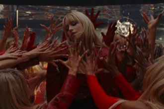 Angèle dévoile le clip « Démons » avec Damso