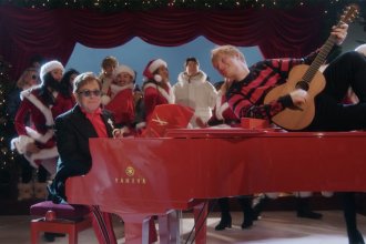 Surprise, Ed Sheeran et Elton John en duo avec le clip « Merry Christmas »