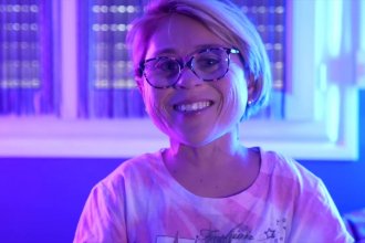 VIDEO La chanteuse Elodie Costa dévoile son nouveau clip « Baisse pas les bras »