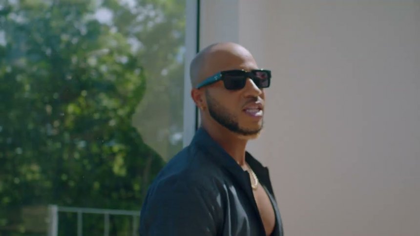 Le chanteur Kemay, qui vient de signer chez Universal Music Africa, livre ses sentiments amoureux dans son nouveau clip