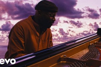 Découvrez Alexis Ffrench, le compositeur classique britannique le plus vendu