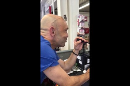 VIDEO Il fait sa demande en mariage dans un supermarché