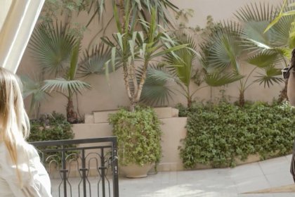 Découvrez Lyna Mé et le single « Loin »