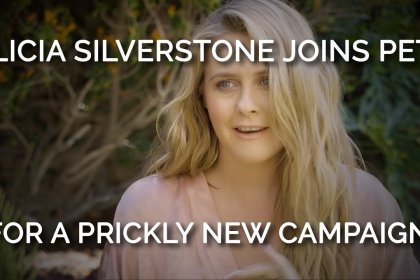 Alicia Silverstone se met à nu dans une nouvelle campagne de PETA appelant à « porter des vêtements végans »