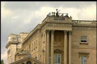 Le guitariste de Queen, Brian May, distingué par le roi d&rsquo;Angleterre Charles III