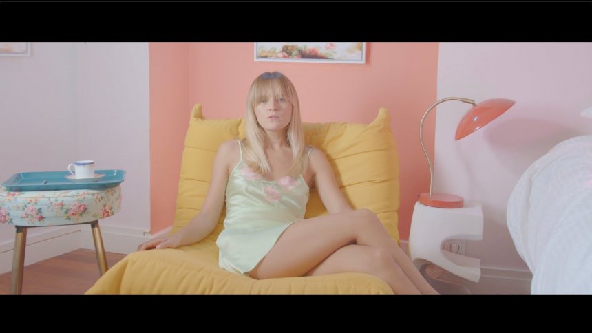 Découvrez Roxanne Coussy avec le single « Je doute de tout »