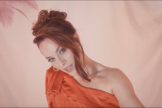 Alexandra Miller livre le sensuel « Dance with me », avant l&rsquo;arrivée prochain de son EP