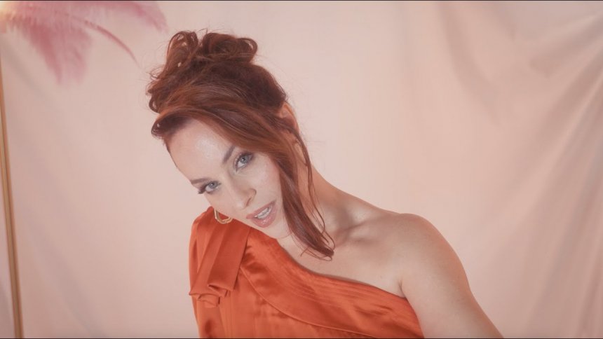 Alexandra Miller livre le sensuel « Dance with me », avant l&rsquo;arrivée prochain de son EP