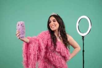 La chanteuse deybo s'attaque aux influenceurs dans son clip "j'suis parfaite" La chanteuse Deybo s’attaque aux influenceurs dans son clip « J’suis parfaite »