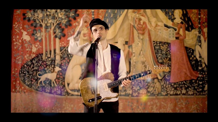 Le chanteur Louis Arlette reprend Ronsard