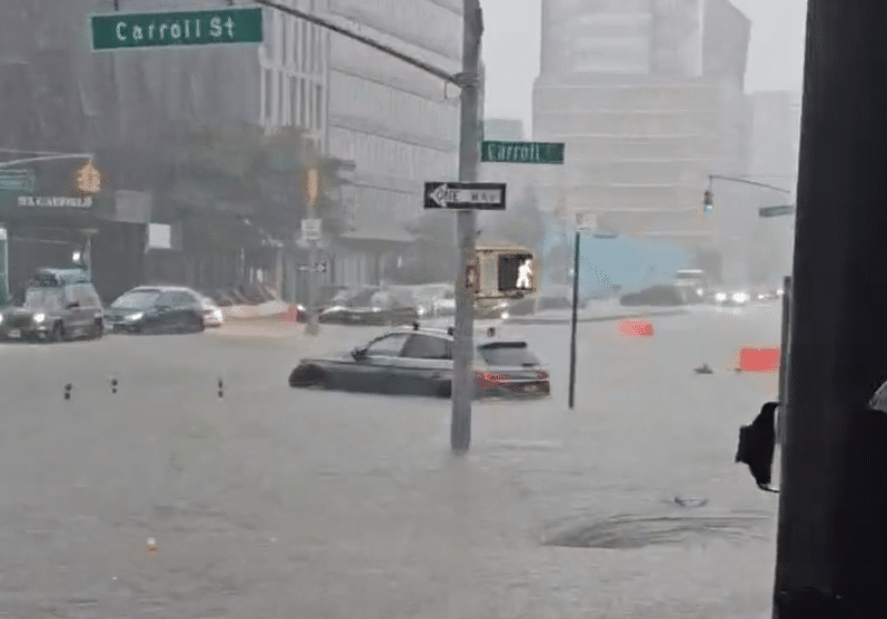 VIDEO New York : les images impressionnantes des inondations par de fortes pluies