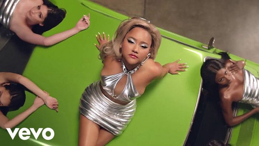 Retour de kat deluna : la chanteuse dévoile "hottie with a body" Retour de Kat DeLuna : la chanteuse dévoile « Hottie With A Body »