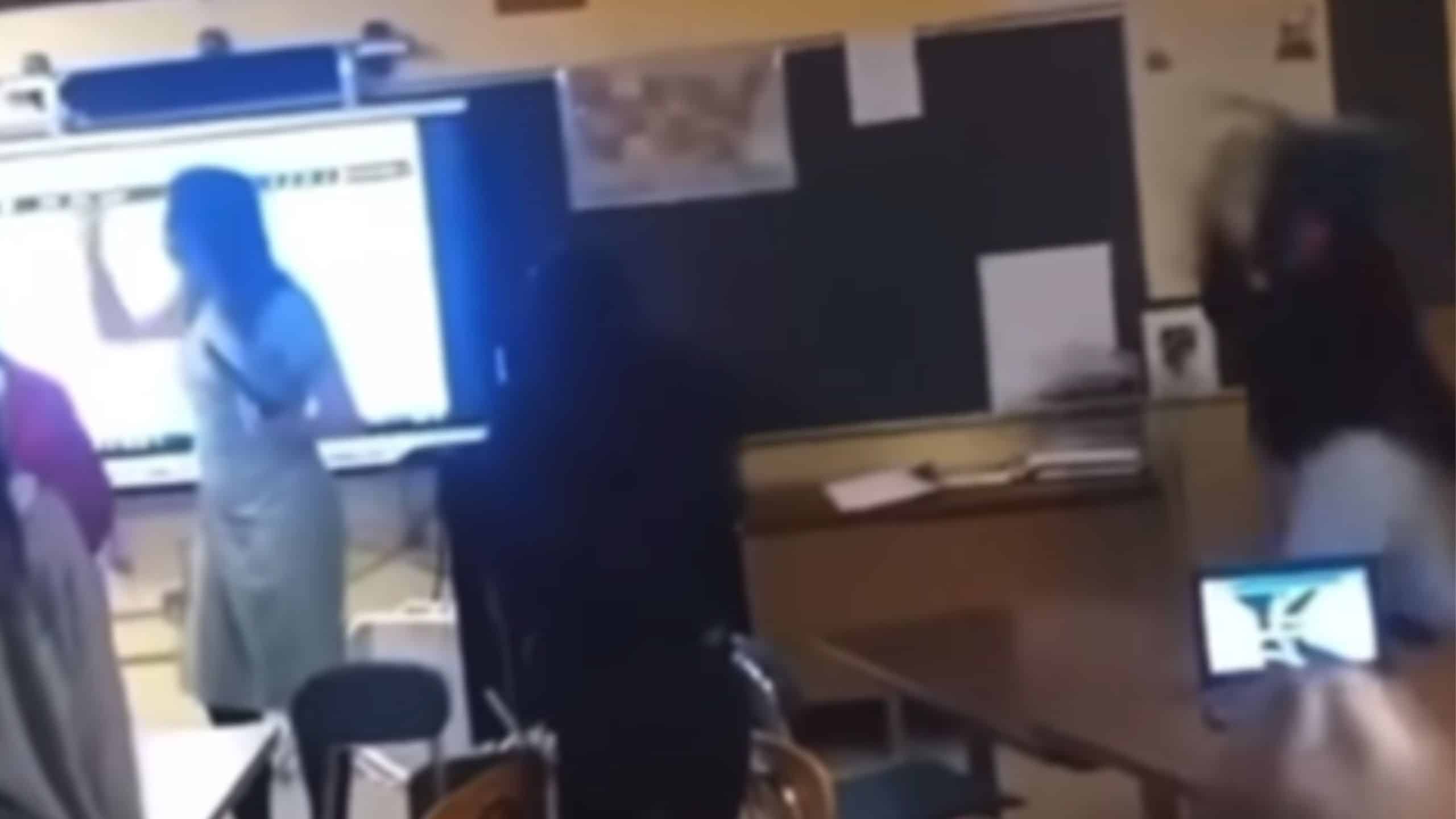 USA : une enseignante blessée à la tête par une chaise métallique lancée par une élève dans une école à Flint dans le Michigan