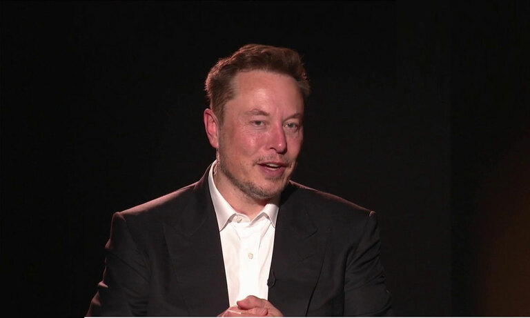 IA générative : Elon Musk met Grok en open source et défie OpenAI