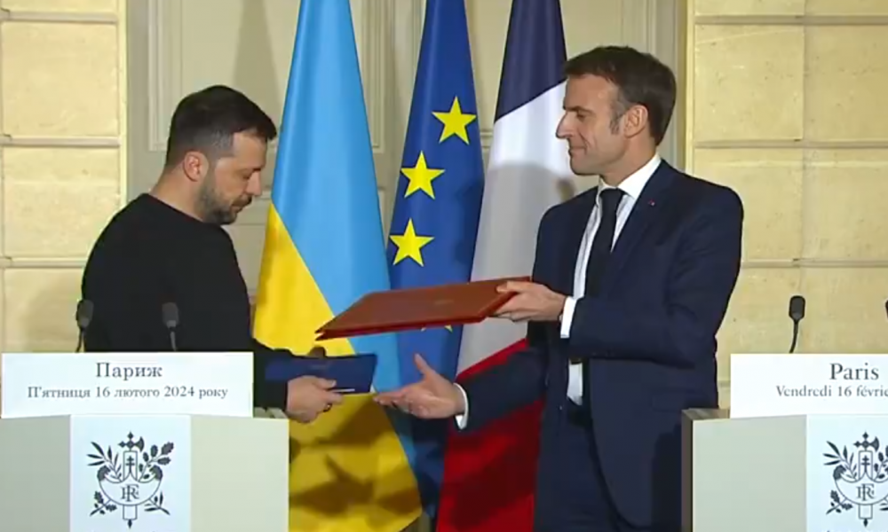 Volodymyr Zelensky et Emmanuel Macron ont signé l’accord bilatéral de sécurité entre l’Ukraine et la France