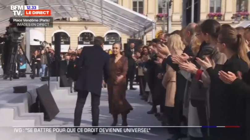 Catherine Ringer clarifie son geste envers Emmanuel Macron lors de la cérémonie de l'IVG