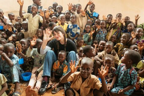 Clara Luciani rejoint l'UNICEF France en tant qu'ambassadrice
