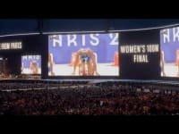 VIDÉO – Adele interrompt son concert pour diffuser la finale du 100 mètres féminin des JO 2024