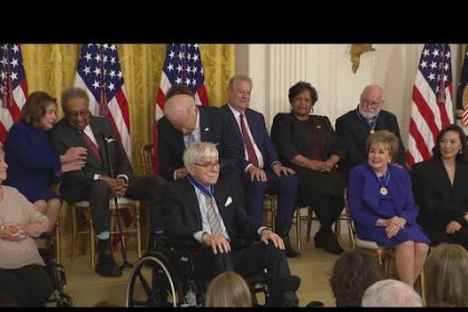 Phil Donahue, célèbre animateur de télévision américain, est mort à l&rsquo;âge de 88 ans