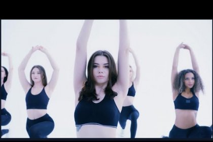 « J&rsquo;suis grave Rémi (Signorina) » : Peter Kitsch de retour avec son nouveau single