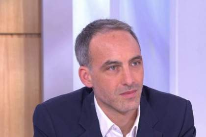 Raphaël Glucksmann appelle au rassemblement pour contrer l&rsquo;extrême droite en 2027