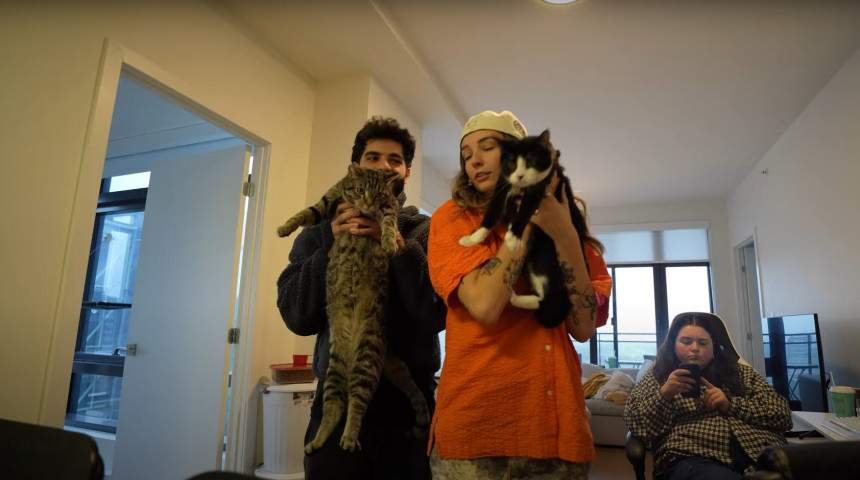 Aly Brassard : la créatrice de contenu québécoise qui fait sensation sur les réseaux sociaux et en France