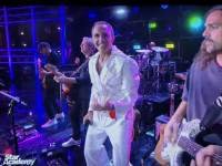 Star Academy : Nikos « Daddy Cool » Aliagas fait sensation dans un costume magique tout droit venu des années 70