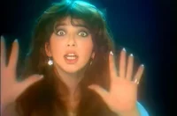 Kate bush déborde d'inspiration : elle se dit "très motivée" à l'idée de dévoiler un nouvel album Kate Bush déborde d’inspiration : elle se dit « très motivée » à l’idée de dévoiler un nouvel album
