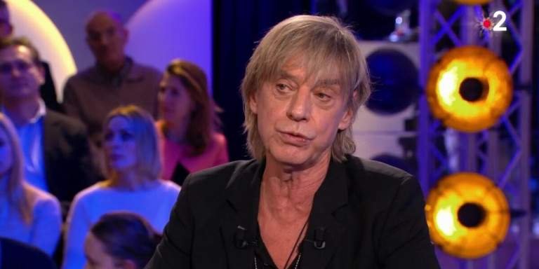 Jean-Louis Aubert rend hommage à Michel Blanc lors d’un concert (vidéo)