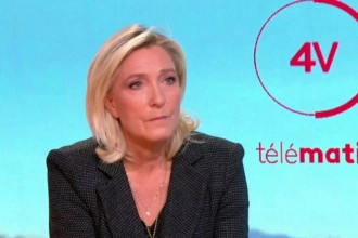 Procès  des assistants parlementaires RN : le parquet requiert 5 ans de prison mais aussi une peine d&rsquo;inéligibilité contre Marine Le Pen