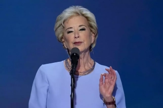 Donald Trump nomme Linda McMahon, ancienne dirigeante de la WWE, ministre de l’Éducation