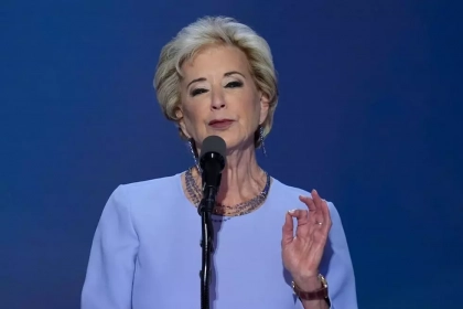 Donald Trump nomme Linda McMahon, ancienne dirigeante de la WWE, ministre de l’Éducation