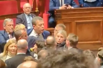 Incident à l&rsquo;Assemblée nationale : vive altercation entre deux députés lors du débat sur les retraites (vidéo)