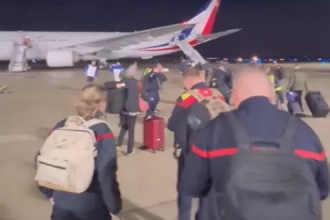 VIDÉO – Emmanuel Macron en route pour Mayotte, voici la vidéo de son départ
