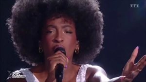 Ebony enflamme la scène de la Star Academy avec « L&rsquo;Hymne à l&rsquo;amour »