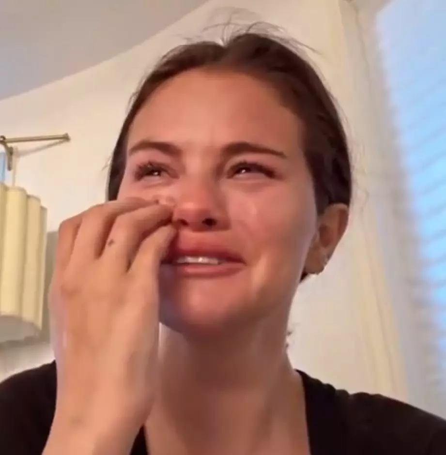 VIDÉO : Selena Gomez fond en larmes face à cause de Donald Trump