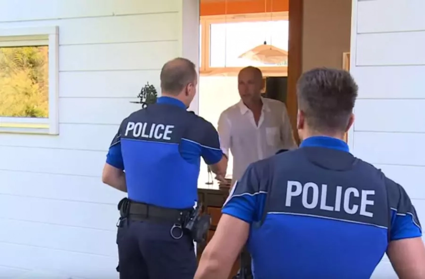 En suisse, les policiers sont invités à améliorer leur sens de l'hospitalité En Suisse, les policiers sont invités à améliorer leur sens de l’hospitalité