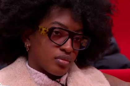 Ebony, première demi-finaliste de la Star Academy