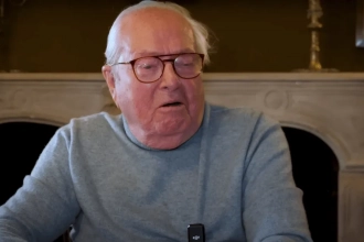 La tombe de jean-marie le pen vandalisée en bretagne La tombe de Jean-Marie Le Pen vandalisée en Bretagne