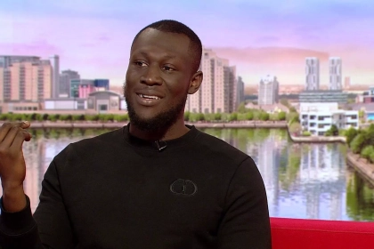 Le rappeur britannique Stormzy privé de permis pour usage du téléphone au volant